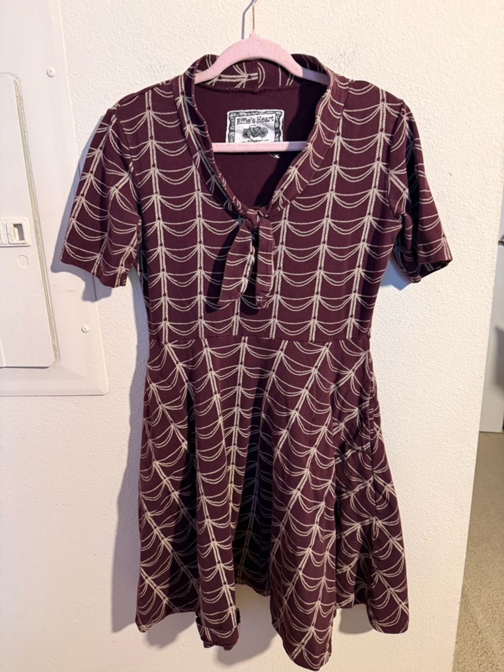 Effie’s Heart Burgundy Tie Neck Fit Flare Dress Retro Print Women’s Small/XS